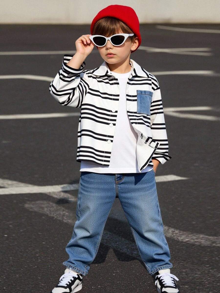 SHEIN 2 件套年轻男童休闲舒适百搭条纹印花图案撞色口袋长袖衬衫和牛仔裤套装，幼儿园服装 - 藍白色 - 查看 1