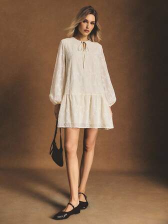 Poéselle 女式花卉刺绣抽绳领灯笼袖荷叶边下摆宽松迷你连衣裙