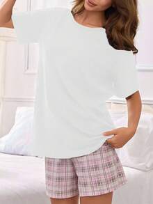 Bộ đồ ngủ gồm áo thun cổ tròn tay ngắn màu trơn và quần short kẻ sọc - trắng - Xem 5