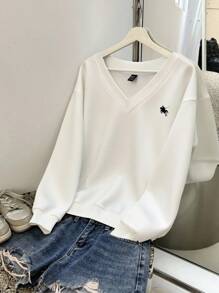 SHEIN EZwear Casual Minimalist Plus Size Women Plus Size V-Neck Loose Sweatshirt, Suitable For Autumn/Winter Back To School Season Outings Fall - White - View 2