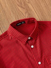 Manfinity VCAY 男士时尚休闲宽松短款方正条纹字母刺绣T恤，情侣装 - 紅色 - 查看 3