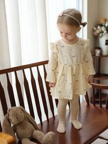SHEIN Vestido de manga larga con pantalones de mezcla de lino para niñas bebés, ropa de transición cómoda para primavera/otoño, estilo campestre, con estampados florales, lazos y lunares, lindo y versátil - Albaricoque - Ver 3