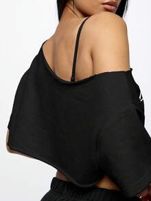 SUMWON Camiseta básica casual de verano de manga corta con diseño de letra de estilo urbano y estampado de texto para mujer de talla grande, con hombros descubiertos y corte cropped