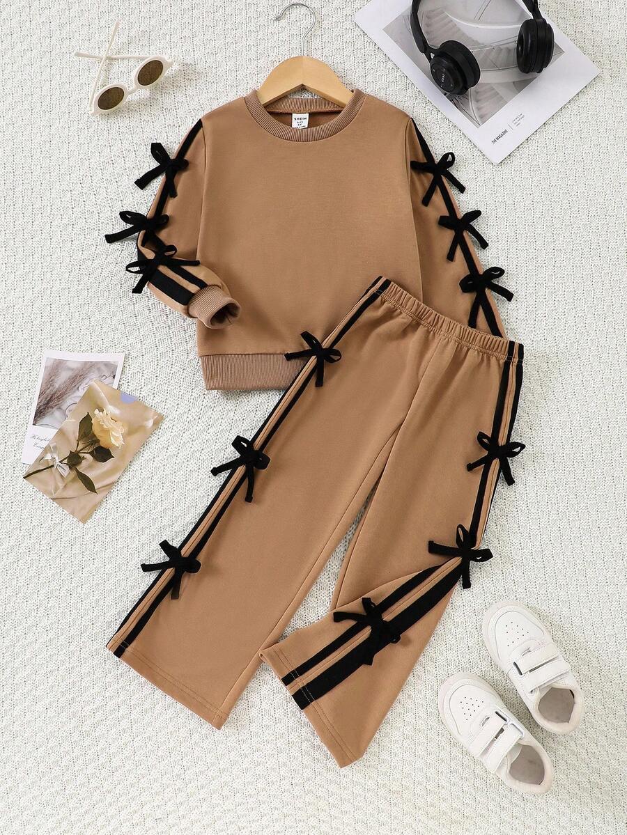 SHEIN 2 件套女童休闲蝴蝶结运动衫和裤子套装，轻便春夏季服装 - 卡其色 - 查看 1