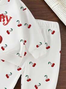 SHEIN 1 套女婴休闲时尚可爱甜美樱桃图案和“CHERRY”字母印花圆领运动衫和裤子套装，白色连帽衫套装，秋冬 - 彩色 - 查看 3