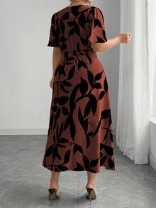 Vestido de mujer de elegancia francesa, versátil, con escote en V, cintura ceñida, línea A, decoración con botones, volante en el bajo, manga farol hasta la mitad, adecuado para ir al trabaj - Óxido marrón - Ver 2