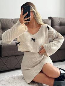 EURMUSE Bộ đồ len 2 món dáng rộng, cổ bẻ lệch màu trơn, tay loe, dáng rộng, có nơ màu tương phản và chân váy len xếp ly màu trơn cạp cao, thích hợp mặc vào cuối tuần, thường ngày mùa thu đông dành cho nữ Y2K - trắng - Xem 3