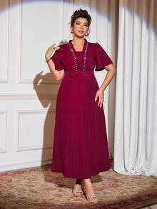 Cravure Plus Size Women Elegant Burgundy Summer Formal Dress,V-Neck Ruffle Trim Rhinestone Embellished Ruched Waist Pleated Short Sleeve Commuting Dress - Burgundy - View 4