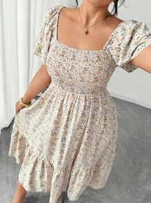 Rometta 大码度假/休闲碎花印花连衣裙，收腰超长女装 - 杏色 - 查看 2