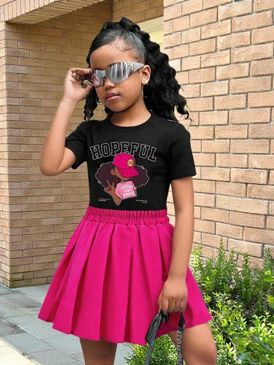 Sparklyn 2 件装 Tween Girl 时尚女孩肖像短袖 T 恤和粉色褶皱迷你裙春夏套装 - 彩色 - 查看 1