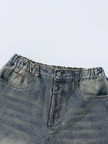 SHEIN ChillGRL 这款少女复古做旧牛仔休闲裤，采用褪色青铜色调水洗工艺，饰有破洞和做旧细节，弹性腰带穿着舒适，纽扣前襟方便穿脱，宽松版型更显身材。适合外出、约会、派对、返校季等各种场合，是春夏秋冬的时尚百搭单品。