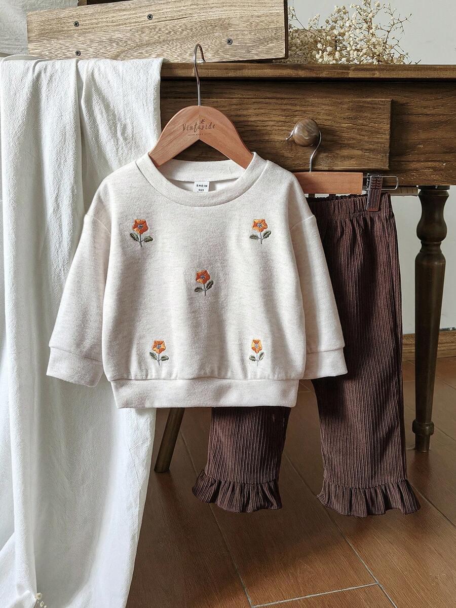 SHEIN Vintaside Kids 女婴花卉刺绣圆领运动衫和裤子休闲装，秋季 - 米色 - 查看 1