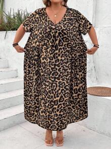 SHEIN CURVE+ 加大码 V 领短袖豹纹优雅宽松连衣裙，带口袋 - 卡其色 - 查看 4