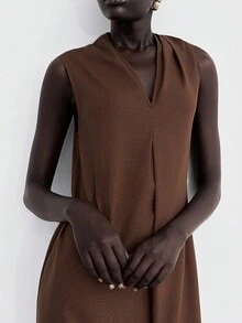 Lumivelle Vestido largo holgado de algodón y lino con cuello en V, plisado, bolsillos laterales y corte recto para mujer en color verde - Café integral - Ver 4