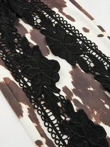 Shutterstock Y2Kool Quần ống loe nữ kiểu Y2K phối ren và họa tiết da báo, thích hợp cho mùa hè, mùa thu, kỳ nghỉ, tiệc tùng, mặc hàng ngày. Quần in họa tiết bò sữa, quần buộc dây, quần cao bồi, quần ống loe in họa tiết bò sữa, quần in họa tiết bò sữa buộc dây, quần phối ren, quần gợi cảm, bộ sưu tập trang phục thời trang, trang phục năm mới. - Nhiều màu - Xem 5