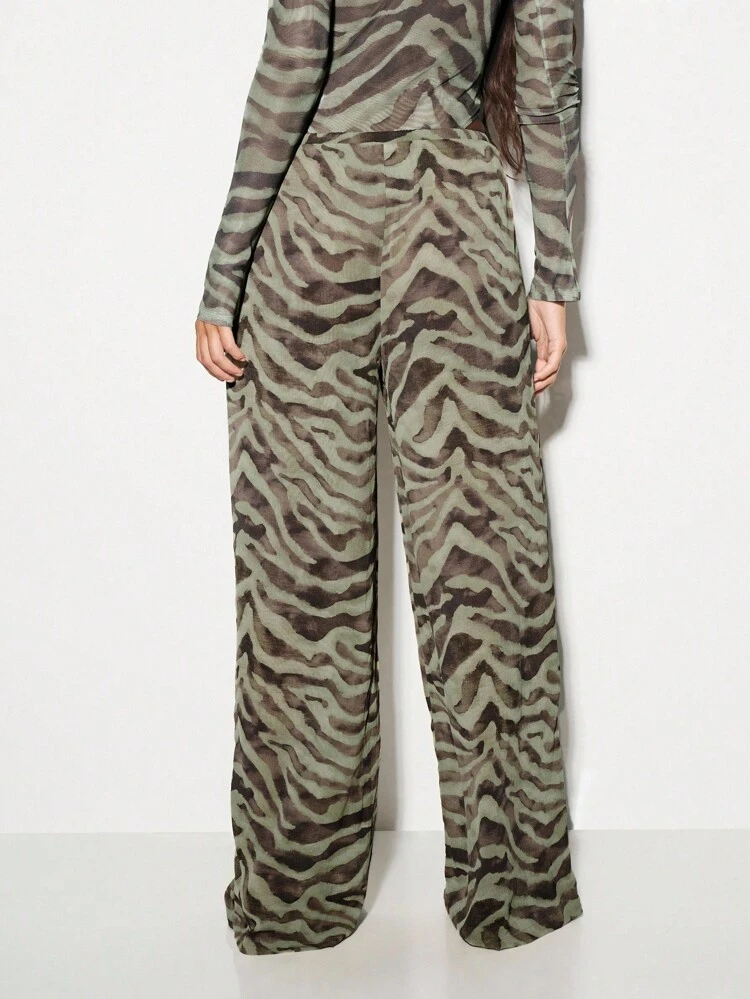 KIZN 타이거 프린트 패턴의 와이드 레그 팔라조 팬츠