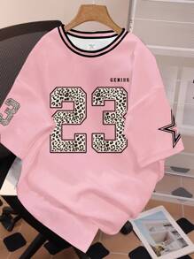 SHEIN Camiseta holgada de punto con estampado de leopardo y estrella 23, estilo deportivo y casual para adolescentes, estilo minimalista adecuado para el verano - Multicolor - Ver 1