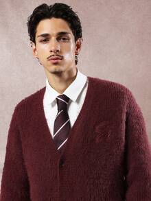 SUMWON 常规毛绒针织纽扣开衫经典学院风 V 领冬季舒适柔软纹理长袖学院风毛衣商务休闲办公室装 - 紅色 - 查看 4