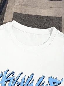 Manfinity EMRG 2 件套男士肖像和字母印花休闲圆领短袖 T 恤和抽绳短裤，街头风格 T 恤和短裤套装 - 彩色 - 查看 4