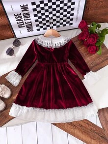 Glamorique Kids 年轻女孩的勃艮第天鹅绒风格连衣裙，采用柔软的光泽天鹅绒面料，勃艮第主色，衣领、袖口和下摆饰有白色蕾丝花边，彼得潘领，独特的后开衩设计，长袖带褶皱袖口，喇叭裙，优雅而适合日常和度假穿着，勃艮第天鹅绒蕾丝连衣裙，单品，秋冬 - 酒紅色 - 查看 2