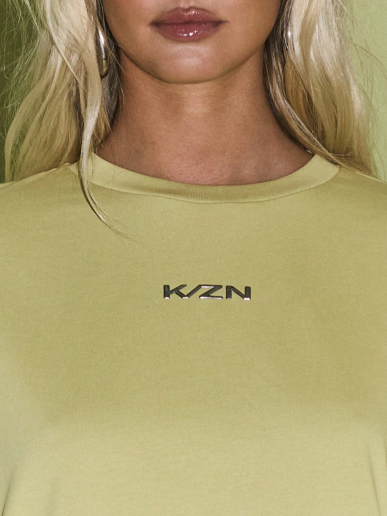 KIZN Camiseta extragrande con hombros caídos y estampado de logotipo