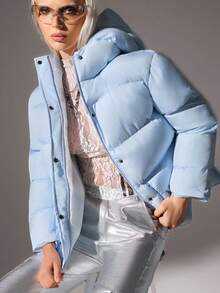 CasuGlow Damen-Steppjacke mit gestepptem Design, vorderen Klappentaschen mit Knopfverschluss, langen Ärmeln, hohem Kragen, warm und lässig, blaue Damen-Steppjacke, Damen-Steppjacke mit Kapuze, hellblaue Steppjacke, wattierter Mantel - Babyblau - Übersicht 2