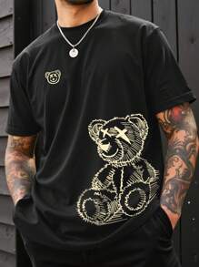 Manfinity Homme 男士大码宽松黑色T恤，简约设计。年轻男士街头风格服饰。小熊印花、泰迪熊图案，舒适现代、休闲日常，是完美的街头时尚单品，也是送给男朋友或老公的绝佳礼物。百搭旅行风。 - 黑色 - 查看 1