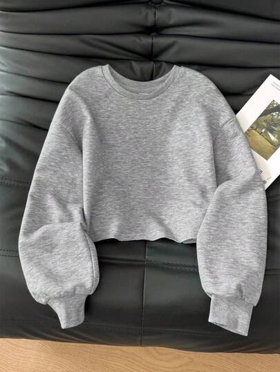 SHEIN Tween Girls Light Grey Cropped Round Neck Long Sleeve Sweatshirt, High Waist Long Sleeve Casual Simple Solid Color Sweatshirt, Suitable For Casual Daily Wear, Autumn Winter Grey Crop Top, Back To School Tween Girls Winter Clothes Cropped Sweater Grey Cropped Sweatshirt Teen Girl Sweatshirts Plain Sweatshirts For Teens Long Sleeve Crop Top Long Sleeve Cropped Top Cute Sweatshirts For Teens Teen Girl Sweat Tops Long Sleeves Long Sleeve Tops Fall