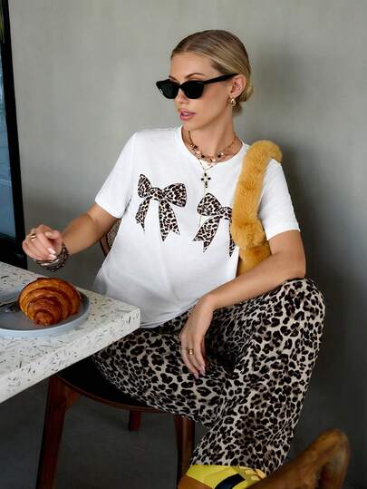 SHEIN EZwear 休闲豹纹领结印花白色宽松圆领短袖女式 T 恤，略显透明夏季返校