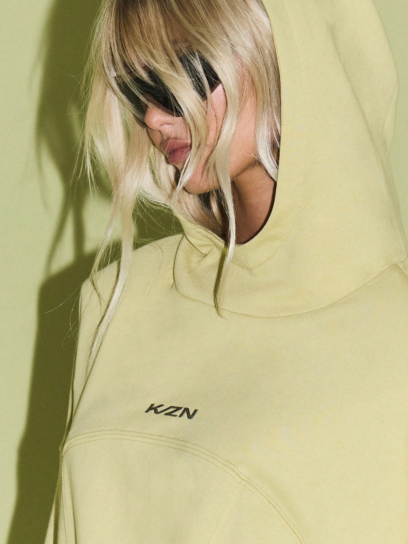 KIZN Sudadera con capucha extragrande con cordón y bolsillo central