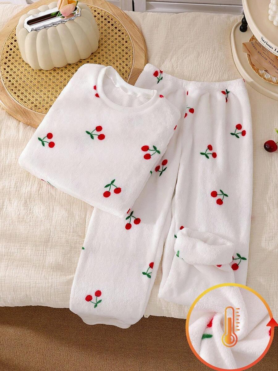 2 件套小女孩法兰绒樱桃印花圆领长袖睡衣套装，柔软舒适儿童冬季睡衣适合日常穿着 - 白色 - 查看 1