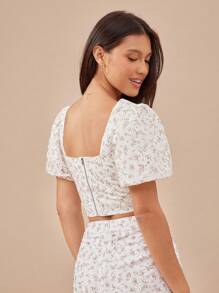 WESTFADE Top court ajusté à manches bouffantes courtes, col en cœur et imprimé floral avec œillets, tenue d'été mignonne pour l'aéroport - Multicolore - Voir 2