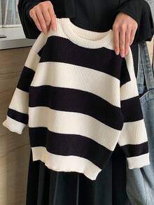 SHEIN 兒童黑白條紋圓領寬鬆針織冬季毛衣，80年代校園返校風，秋季時尚，休閒運動時尚大學風 - 杏色 - 查看 4