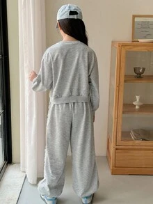 Genkimix Kids Bộ 2 áo nỉ rộng rãi viền ren chữ trắng và quần dài rút dây cho bé gái tuổi teen, thích hợp cho các buổi đi chơi mùa thu/đông, đi học, mặc thường ngày - Xám - Xem 2