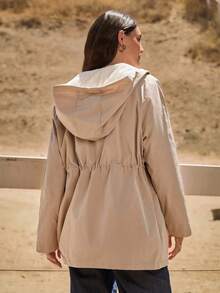 SHEIN VCAY Chaqueta casual, versátil y holgada con capucha y cordón en la cintura, dunicolordo, para otoño e invierno, para mujeres de talla grande - Caqui - Ver 2