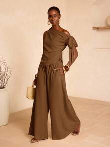 Zivah 2025夏季新款音乐节及毕业典礼休闲套装，学院风日常穿搭，度假海滩日光浴街头服饰，杏色纹理亚麻面料性感单肩蝴蝶结吊带上衣和阔腿裤两件套 - 米色 - 棕色 - 查看 1