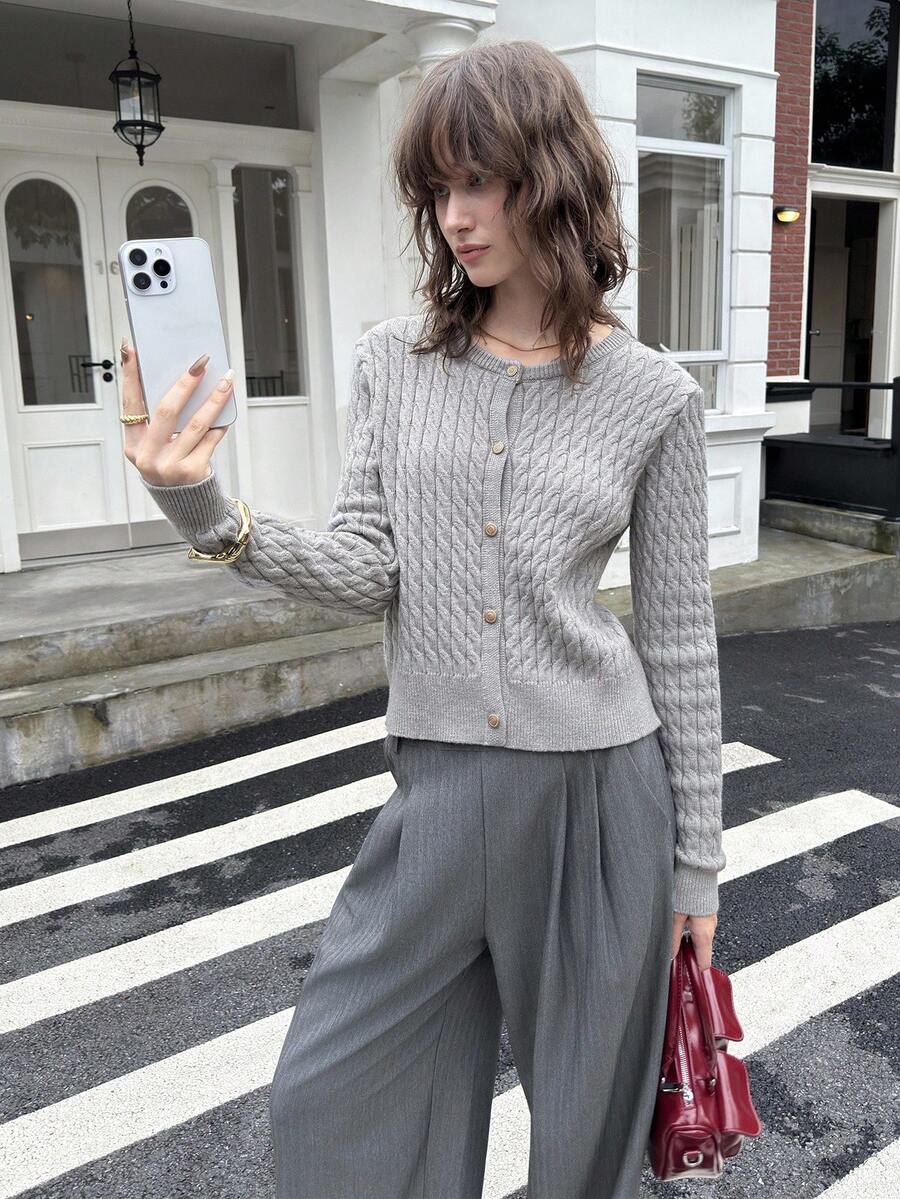 ATUI Studio 女式休闲纯色麻花针织纽扣上衣，秋季 - 灰色 - 查看 1