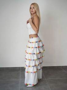 Sweetina Ensemble 2 pièces femme composé d'un débardeur ajusté avec empiècement en dentelle florale brodée blanche et d'une jupe longue à volants multicouches. Tenue d'été décontractée pour les vacances - Blanc - Voir 5