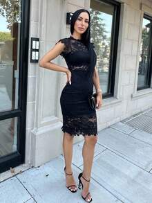 Carolina Barros 女士小聚派對夏季白色簡約優雅蕾絲迷你連衣裙，帶空心腰身設計，適合婚禮季節 - 黑色 - 查看 1