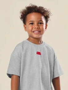 SUMWON 儿童酷炫风超大号T恤短裤套装，休闲街头风夏季搭配套装，背面印花，适合度假穿着 - 灰色 - 查看 5