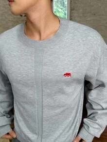 SWAVVY 男士动物刺绣圆领落肩长袖休闲毛衣，秋季 - 淺灰色 - 查看 4