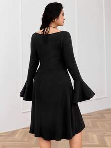 Modelyn Plus Size Elegant Solid Color Flare Sleeve Dress - Black - View 3
