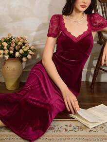 Côtesoire 女士优雅法式蕾丝和天鹅绒饰边荷叶边长睡袍女式天鹅绒连衣裙蕾丝睡袍长款内衣裙天鹅绒睡袍蕾丝边天鹅绒连衣裙女式休闲裙长款天鹅绒连衣裙蕾丝天鹅绒连衣裙女式睡裙女式缎面连衣裙蕾丝睡袍 - 藏蓝色 - 查看 5