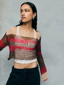 TypaGal Suéter Cropped Listrado com Cores Ousadas Entrega Estilo Alternativo e Gótico para o Outono, Que as Mulheres Adoram. Ideal para o Halloween e para Sobreposição no Inverno para Coleções Femininas, Ele Faz uma Declaração com Detalhes Desgastados. Perfeito para o Outono, Denim Perna Larga ou Clima de Suéter Aconchegante. - Multicolorido - Visão 5