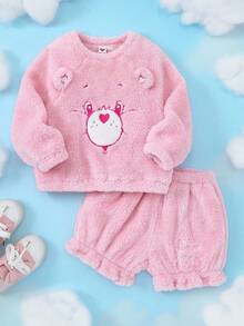 SHEIN X Care Bears 小女孩 2 件套可爱卡通熊刺绣圆领长袖运动衫和短裤柔软舒适珊瑚绒服装套装 - 粉色 - 查看 1