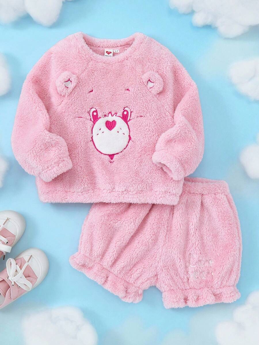 SHEIN X Care Bears 小女孩 2 件套可爱卡通熊刺绣圆领长袖运动衫和短裤柔软舒适珊瑚绒服装套装 - 粉色 - 查看 1