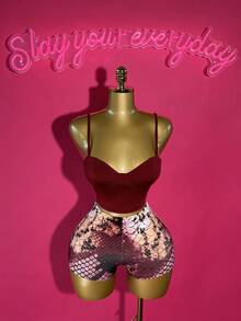 Slaydiva Nouveau printemps/été 2025 Ensemble 2 pièces pour femmes composé d'un débardeur bordeaux et d'un short imprimé animal. Convient pour les festivals de musique, Pâques, les vacances, le style occidental, nomade, les anniversaires, les remises de diplômes, les étudiantes, le port quotidien, décontracté, les vacances, les croisières, la plage, les bains de soleil. - Rouge foncé - Voir 5