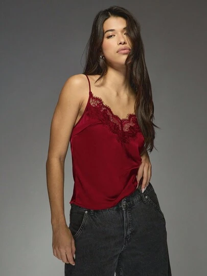 MISSGUIDED 优雅蕾丝边缎面吊带背心上衣 V 领精致睫毛细节无袖晚宴休闲派对夜晚假日吊带背心