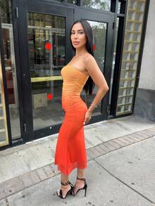 Carolina Barros Robe moulante bandeau orange avec impression de maille ombré, style américain - Multicolore - Voir 6