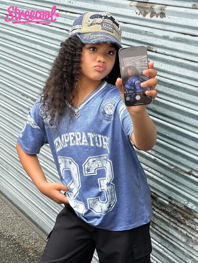 SHEIN Explorewe Streecool Kids Casual Tween Girls Spring/Summer/Autumn V-Neck Off-Shoulder Loose Letter & Stripe T-Shirt With Numeric Graphic Tee, Paired With Cool Cargo Straight Leg Pocket Pants 2 Pieces Outfit, Very And Fashionable